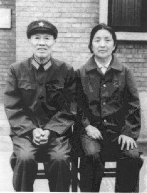 邓华|他是四野第一上将，指挥过百万大军，晚年错失指挥自卫反击战机会