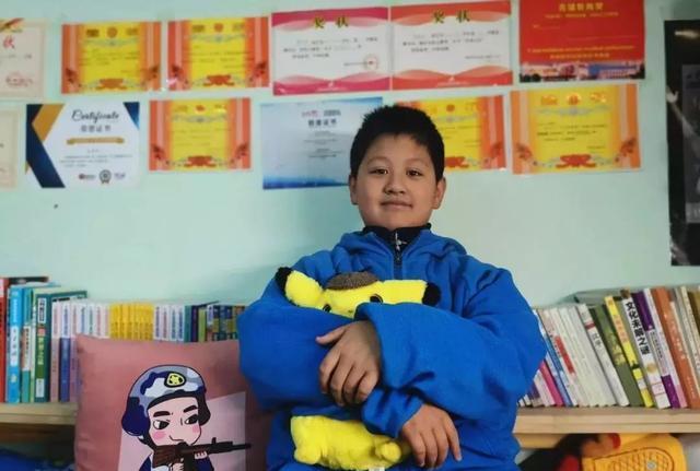 谁家的少年？寒冬深夜，一个举动救下多个家庭！网友：赞就完了