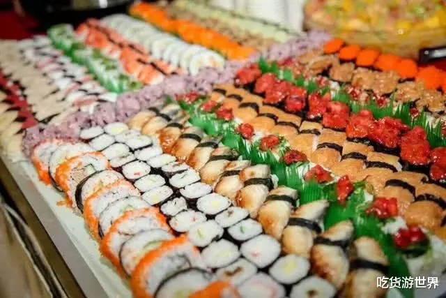 『自助餐』自助餐里有3种“隐形贵菜”，一般人都并不会拿，老板在一旁偷笑