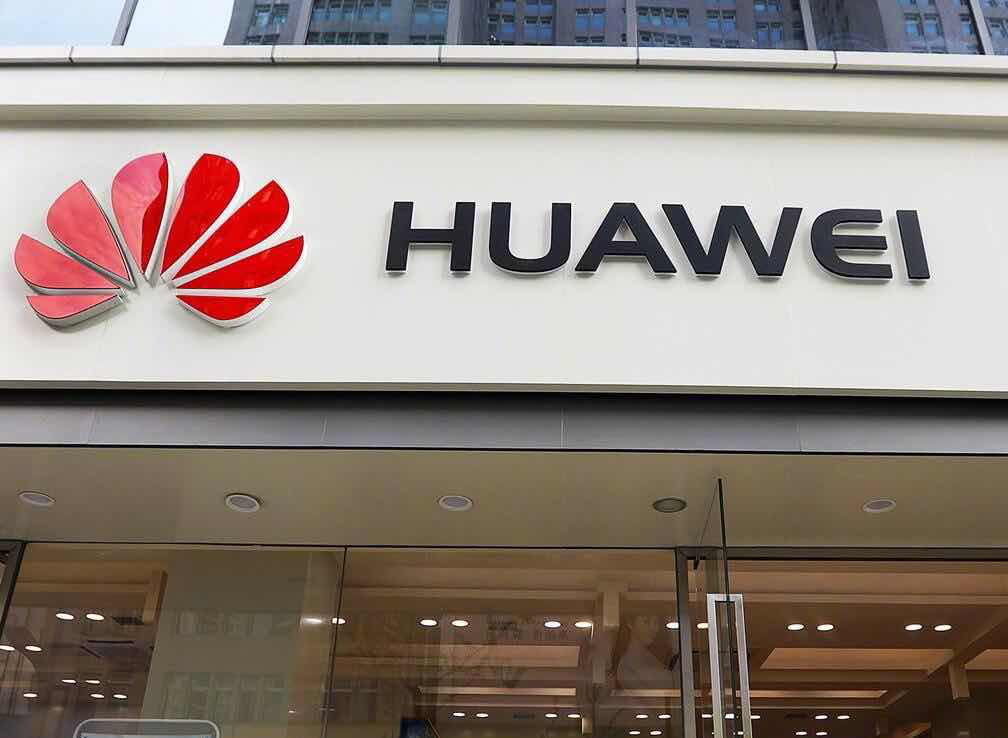 「华为」拒绝给华为代工后，全厂放假，货车排了6公里远，现已后悔莫及！