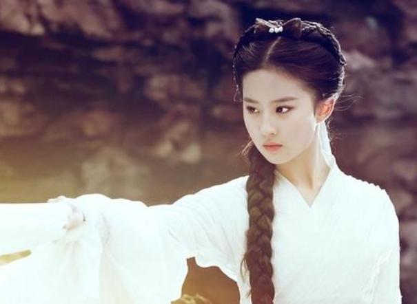 刘亦菲■刘亦菲谈起林志颖:当年若是我再主动一些,现在你们就叫我林太太