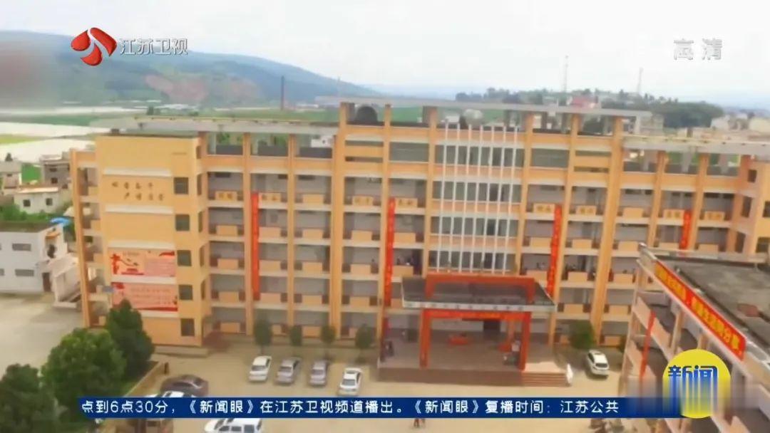 ＂原＂江苏新闻|肋骨瘦成了“搓衣板”，他却把退休金给孩子们充饭卡！只因为...