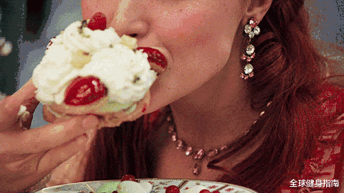 甜味剂|你们都在围观这位女神穿内衣弹钢琴，我只关心这11年是怎么过来的