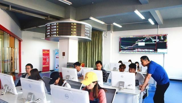 银行|未来毕业想进银行，优先考虑这6大类专业，2021高考生收藏参考