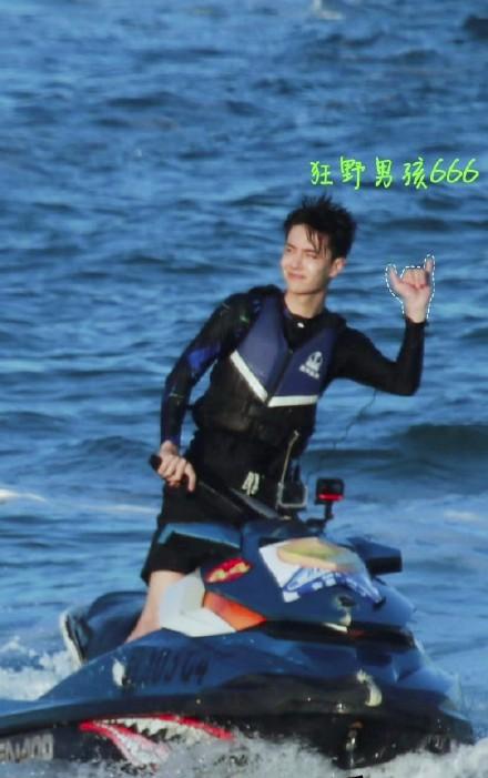 「王一博」王一博录综艺频露奶膘 玩嗨不肯回家 新发型曝光后打脸多少人