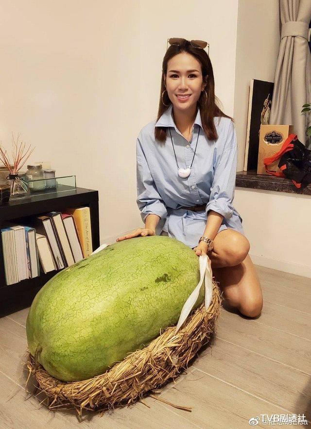 庄思明|TVB小生杨明拍剧被监场，女友不仅贴身随行，还教“情敌”演戏