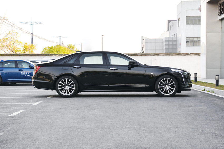 「奥迪A6」又降9万！低配带BOSE音响，50万气场才28万起，瞧不上奥迪A6