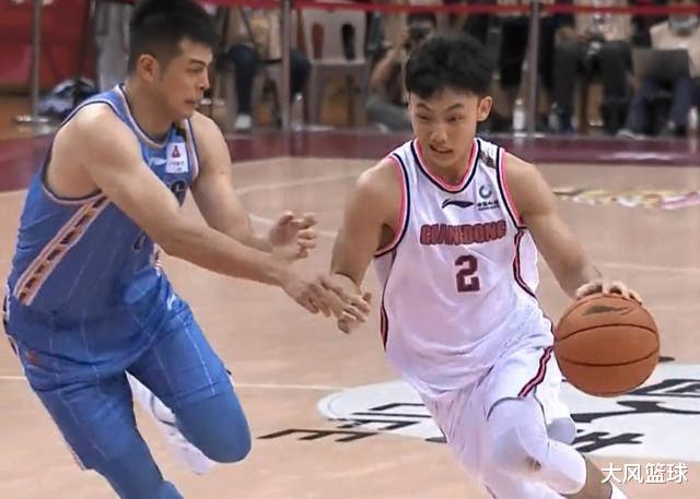 广东男篮|太“狡猾”了!广东赢球因1人应变突出,三次变阵打乱了首钢计划