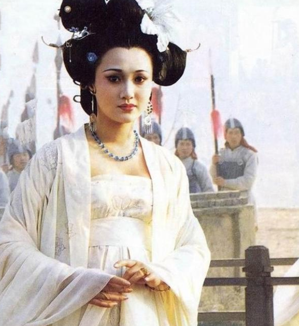 杨贵妃|原以为贾玲不适合演“杨贵妃”，看到定妆照后，恍若本尊穿越啊！