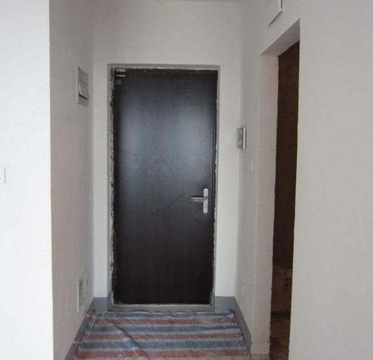 新买的房子，原来开发商的入户门要换掉吗？看完才知质量是这样