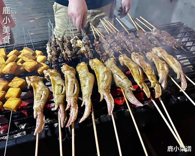 烧烤|烧烤师傅积累了8年的烧烤秘方，孜然香浓肉汁鲜，吃过都拍案叫香