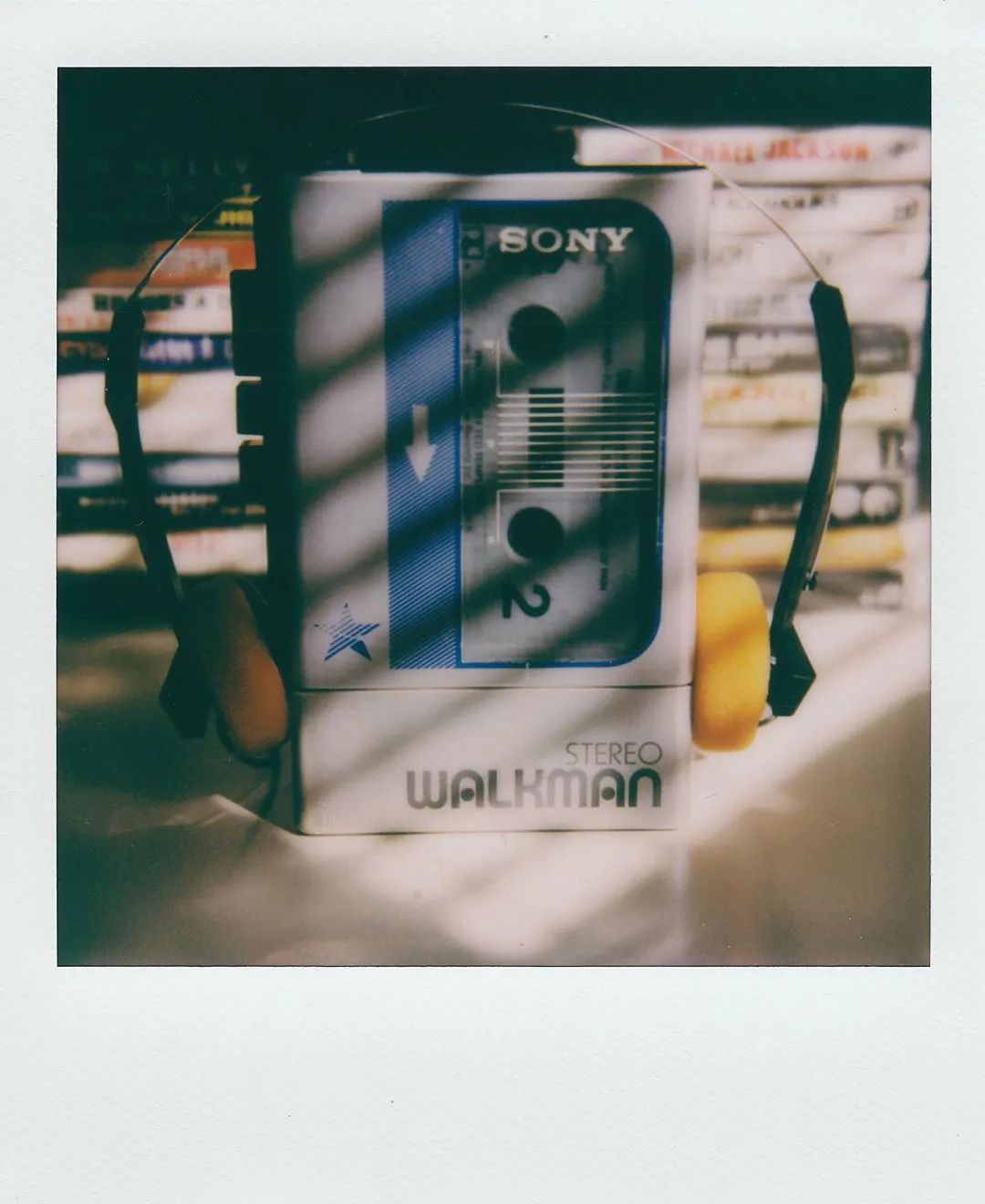 ▲Banksy致敬医护 / 说唱歌手freestyle了33个小时 / Bob Dylan发布新专辑