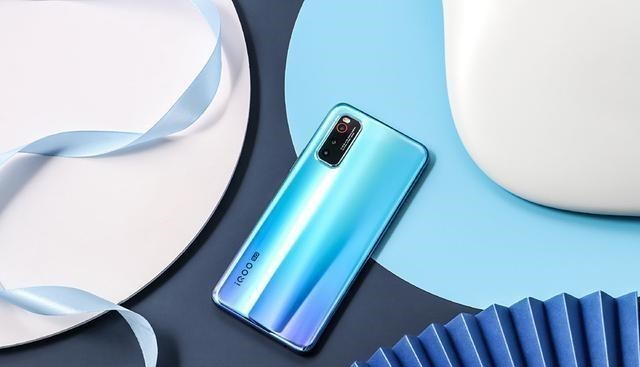 「雷军」雷军终于出手，骁龙865旗舰降至新低价，三星屏+大电池，值得买？