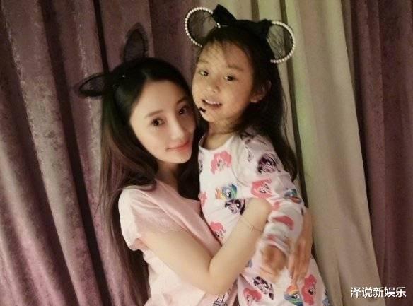 贾乃亮|李小璐告别单身，男友视角照露出破绽，墙上背影是贾乃亮吗？