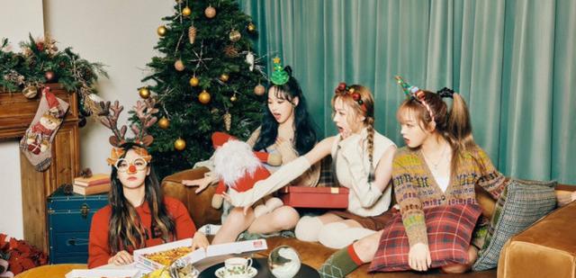 韓女團聖誕節曬照，粉墨大氣，TWICE可愛，aespa驚艷，紅貝貝冷清-圖7