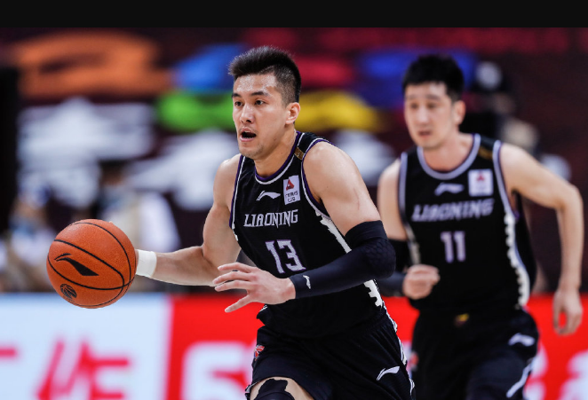 新疆男篮|一战伤两人，比惨败更绝望的消息，阿的江失算了，周琦站出来吧