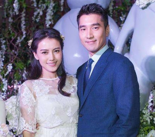 赵又廷▲祖孙三代同游公园·赵又廷爱女见光