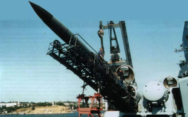 『侦察机』距中国900千米处，挖通1万座军事碉堡，2000枚导弹蓄势待发