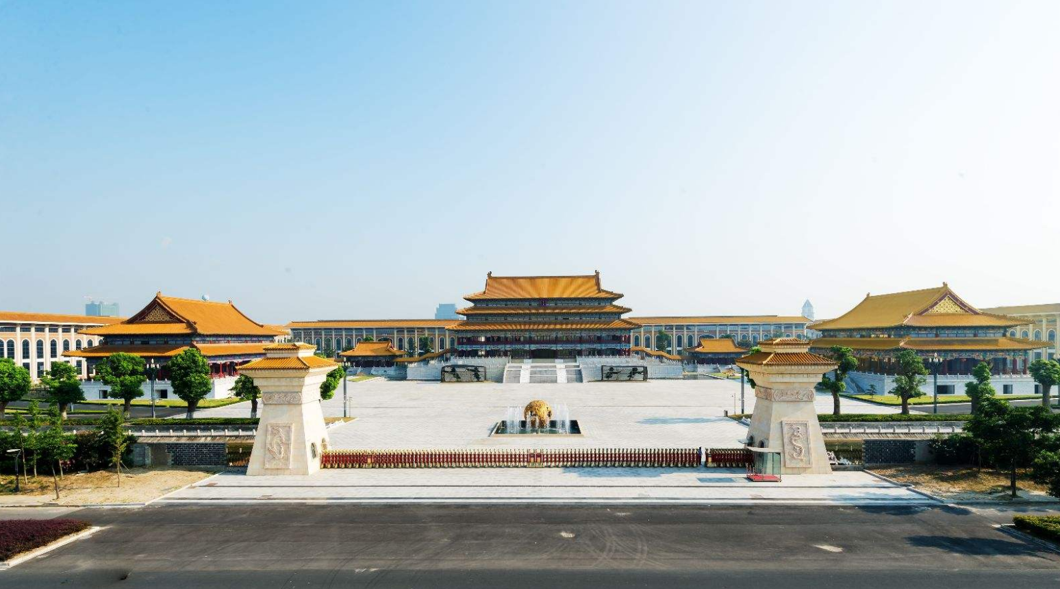 墨语笙歌|他是民企“药王”，一年卖八百亿，工厂修得像故宫，却执意不上市