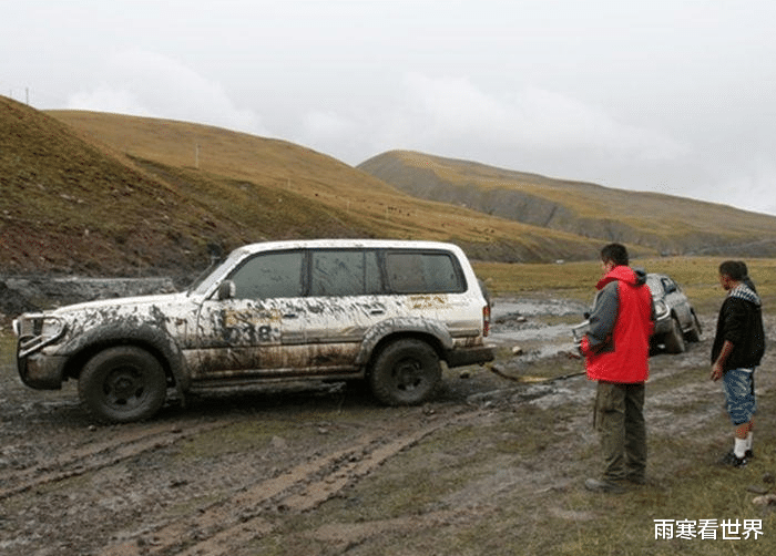 [川藏线]川藏线那么多被遗弃的豪车，为什么没人捡？当地人：你捡一个试试