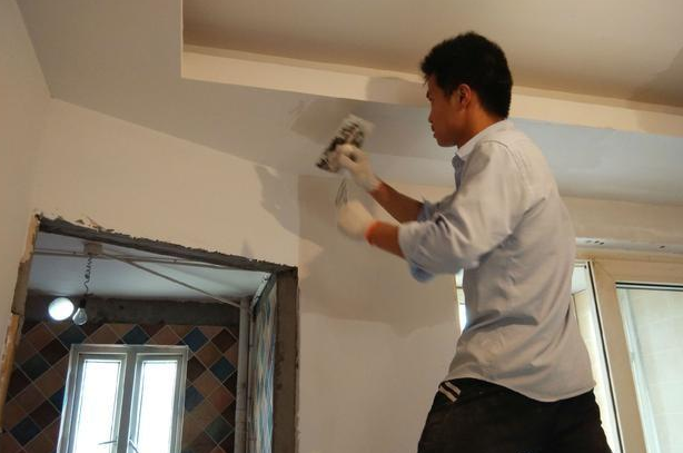 ▲新房装修，墙面腻子原来要是做三层，今天才知道，还好不算晚！