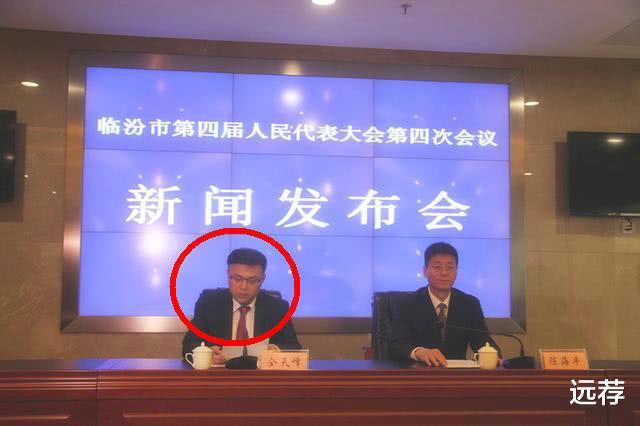 继父@仝卓继父仝天峰正脸曝光！公然为儿子造假！已被撤职处分！
