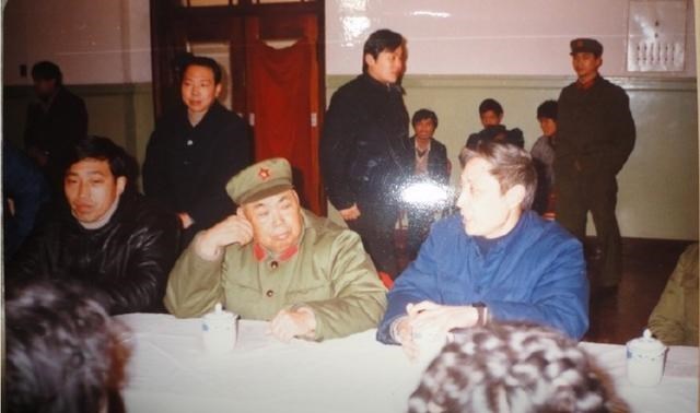 许世友|许世友与雷明珍离婚,几十年后前妻有事求他,他说了八个字