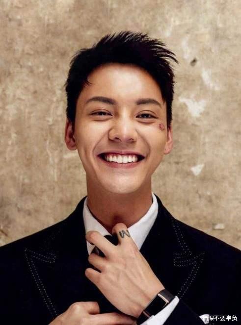 陈伟霆@41岁罗志祥臭名远扬,35岁陈伟霆人人称赞,妈妈不同儿子命运不同