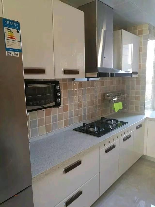 |听老婆安排简单装修，全屋8W就搞定，不做吊顶和背景墙也很大气