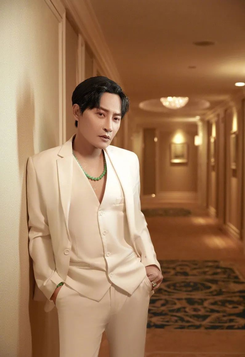 翡翠|陈志朋持续引热议，他戴的翡翠更令人惊艳，款款尽显品味