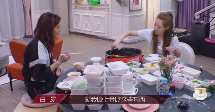吉娜·爱丽丝|看了蓝盈莹素颜，才知为何伊能静敷面膜吃饭，陈松伶只卸眼妆