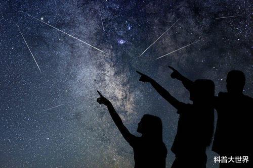 流星雨@夜空中这个位置,哈雷彗星带来的流星雨将上演高潮,亮流星很多哟