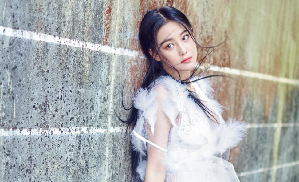 #孔雪儿#张馨予高铁事件做出回应，网友了解原因以后，表示可以理解！