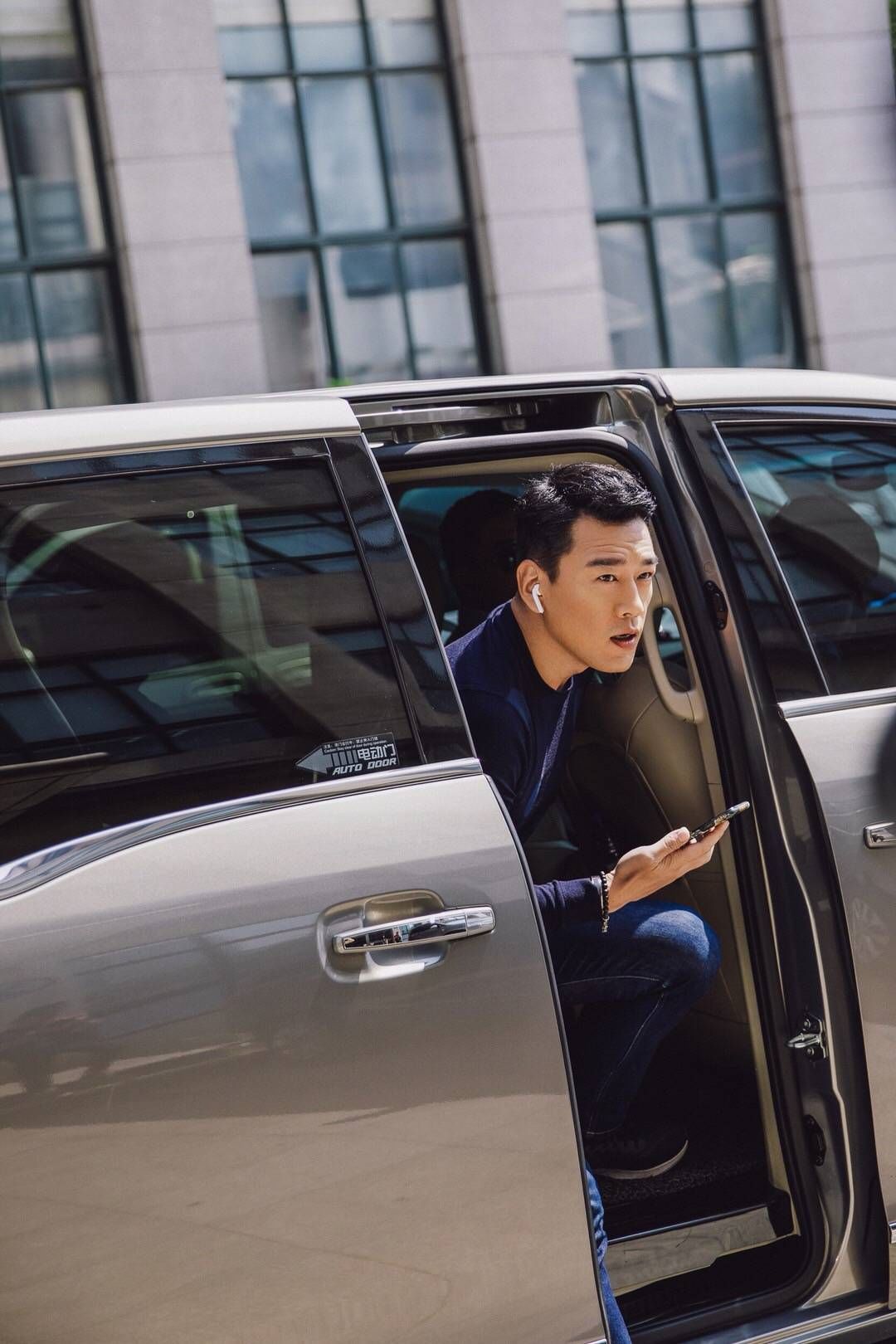 王耀庆|拉黑佟丽娅、逼疯薇娅，却独宠妻子20年，这个娱乐圈“第一高富帅”最近火了