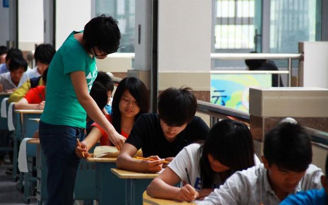 [高职院校]考不上大学，高职单招和高考读大专如何选择？老师给你支5招