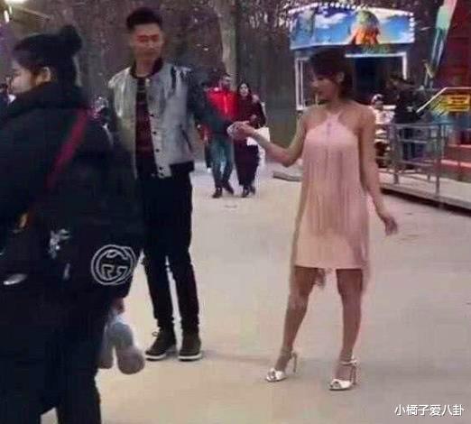 『张嘉倪』张嘉倪“真人”长啥样？卸妆后黑成吉克隽逸，滤镜都没用，买超吐槽：又矮又黑