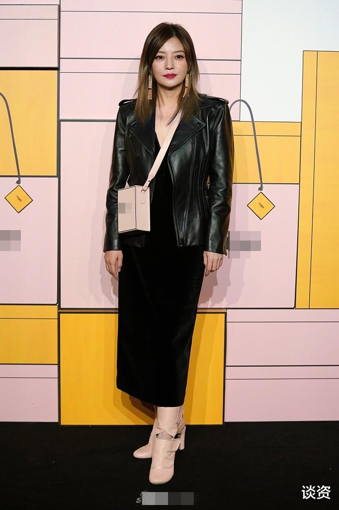 赵薇|43岁赵薇生图曝光太真实,颈部皮肤松弛,瞬间暴露老态