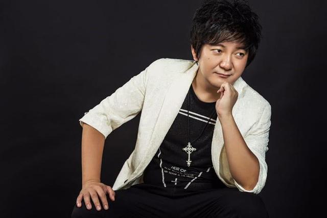 「华语乐坛」2004年华语乐坛！纷争四起，新老歌手纷纷登场角逐金曲奖！