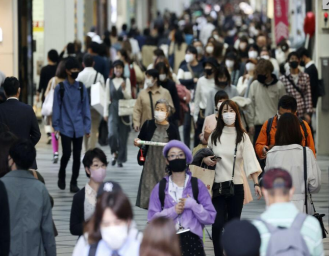 單日新增超2000例 日本政府苦勸民眾戴口罩：不戴命就沒瞭-圖2