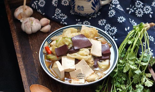 带鱼|入冬后，豆腐和猪血一起炖，给肠胃来个大扫除，吃得浑身都暖和