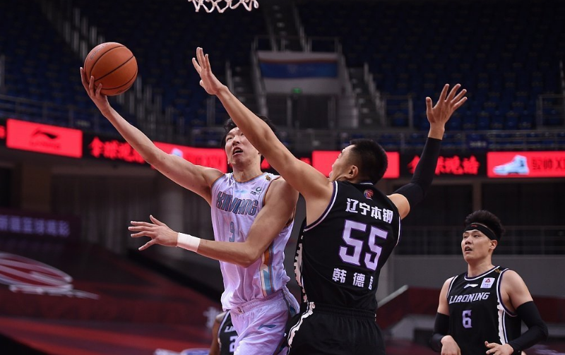 新疆男篮|一战伤两人，比惨败更绝望的消息，阿的江失算了，周琦站出来吧