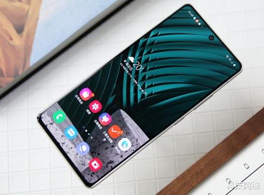 三星Galaxy|从3399元跌至2899元，3200万+6400万，网友：价格还是太高了！