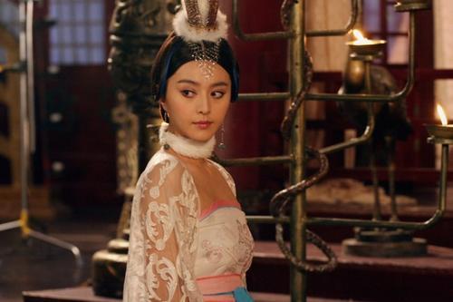 迪丽热巴|迪丽热巴被大家嘲笑太保守无法演妲己,但看到照片时,全网打脸了