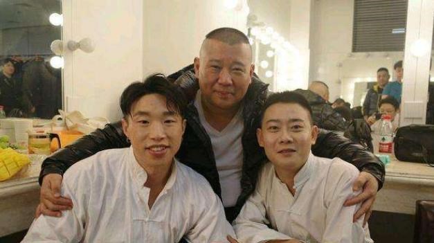 郭德纲|同样是背叛,为何郭德纲原谅朱云峰,而却对曹云金斤斤计较呢?