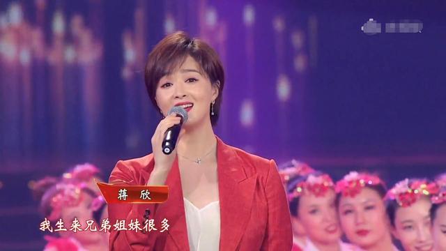 韩红|央视国庆晚会亮点多:杨紫摆脱土气魔咒,韩红与旧照对比瘦太多