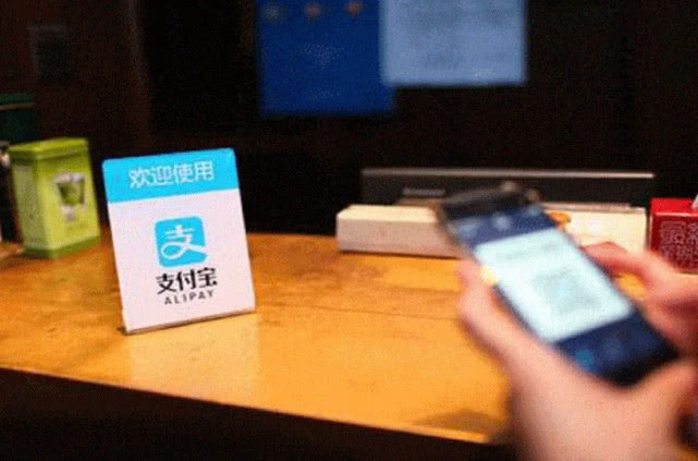 「蚂蚁花呗」花呗要提额了！看到这行字之后，网友：不敢同意！