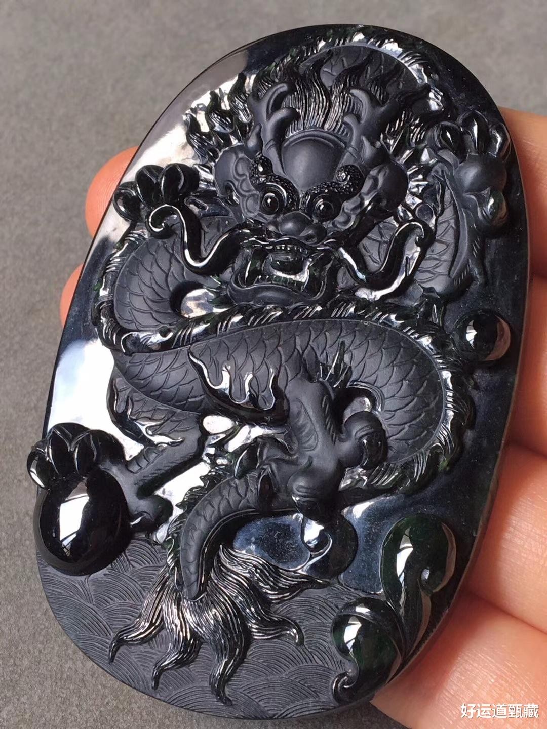 翡翠|翡翠里的特色品种,绿的发黑的墨翠