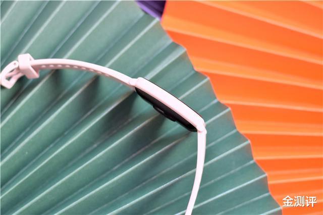 高通骁龙|荣耀手表ES实际体验如何：1.64英寸大屏，丰富健康监控管理