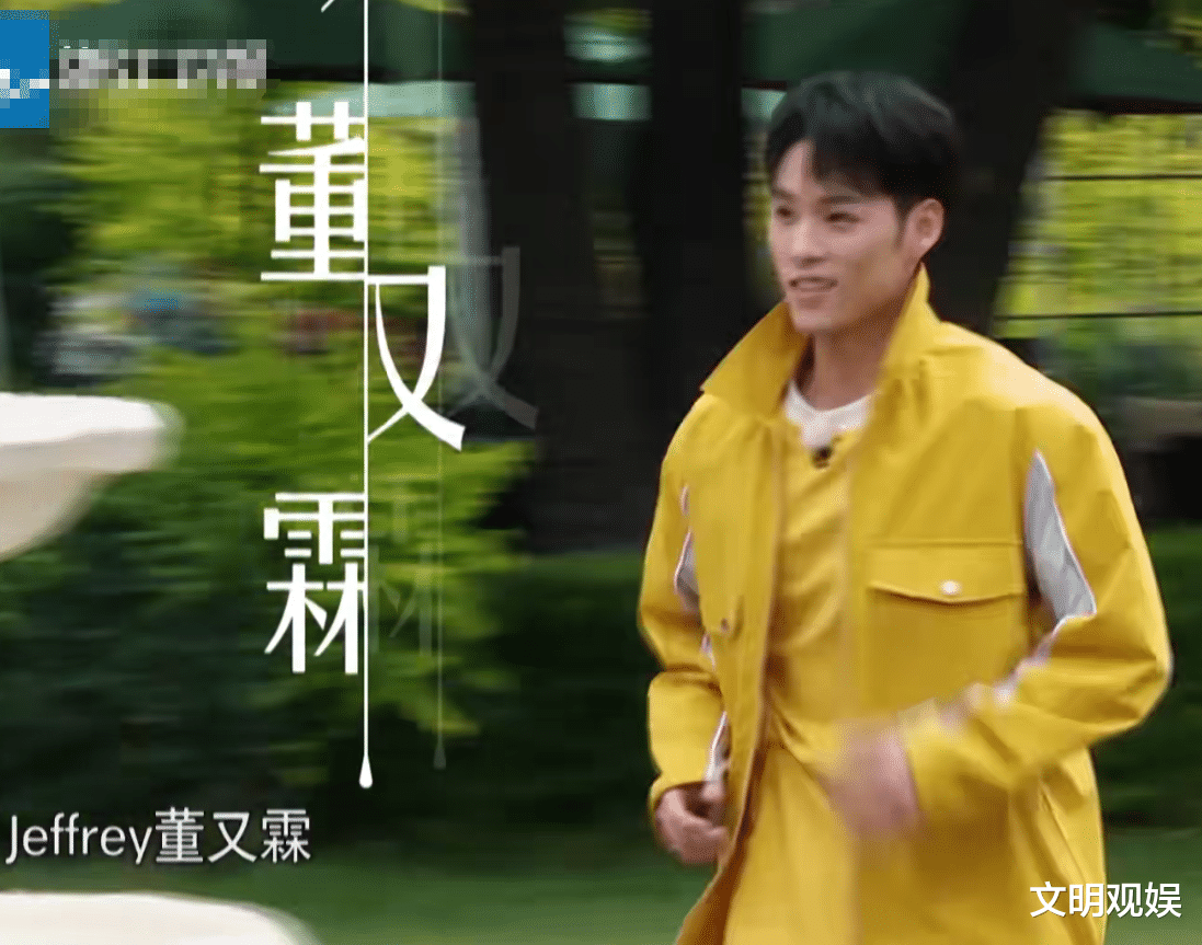 蔡徐坤|下期《奔跑吧》绝了，飞行嘉宾都是高颜值，baby出场让蔡徐坤看呆