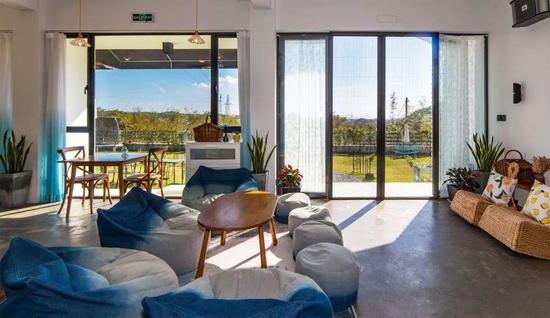 毛坯房|他因毛坯房改造火到了央视:家里什么都用白的,整个房子在发光!